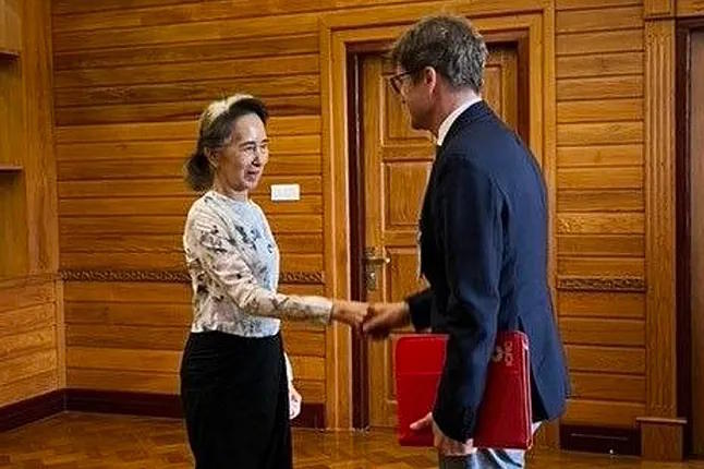 Aung San Suu Kyi shakes hands with Arnaud de Baecque, representative of the International Committee of the Red Cross, in Naypyidaw, Burma.