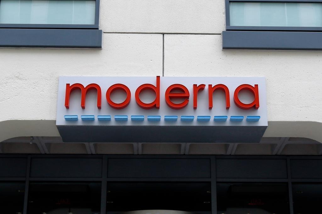 A sign marks an entrance to a Moderna building in Cambridge