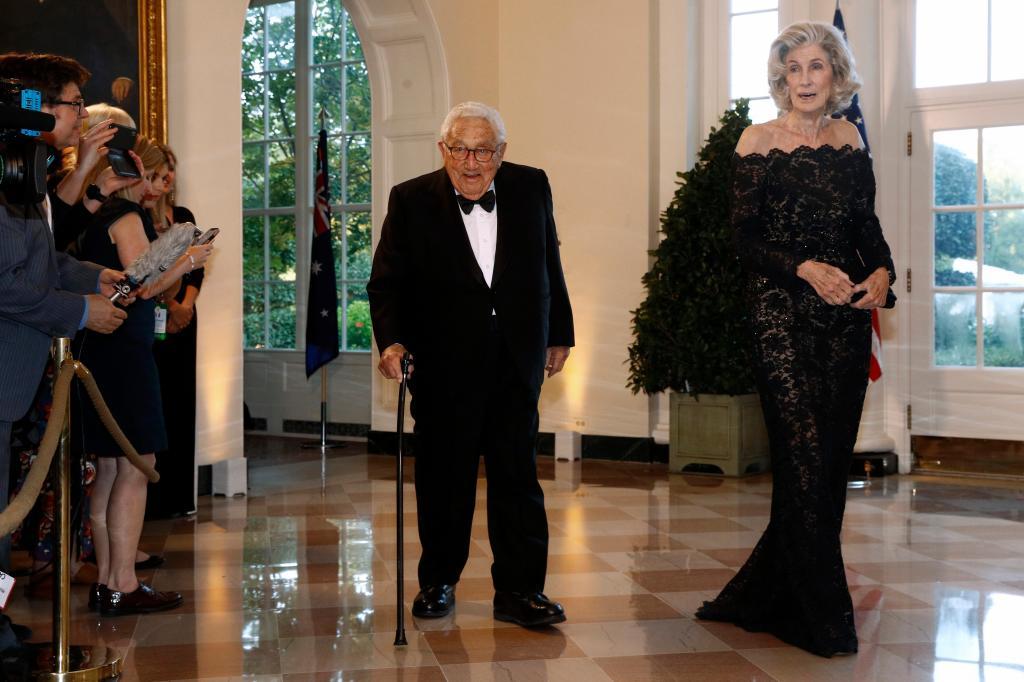 ormer Secretary of State Henry Kissinger, left, and wife Nancy Kissinger