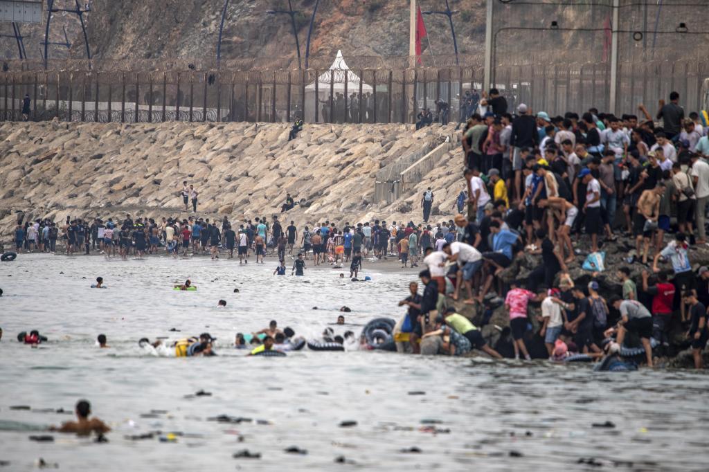 Migrants return to Morocco from the Spanish enclave of Ceuta