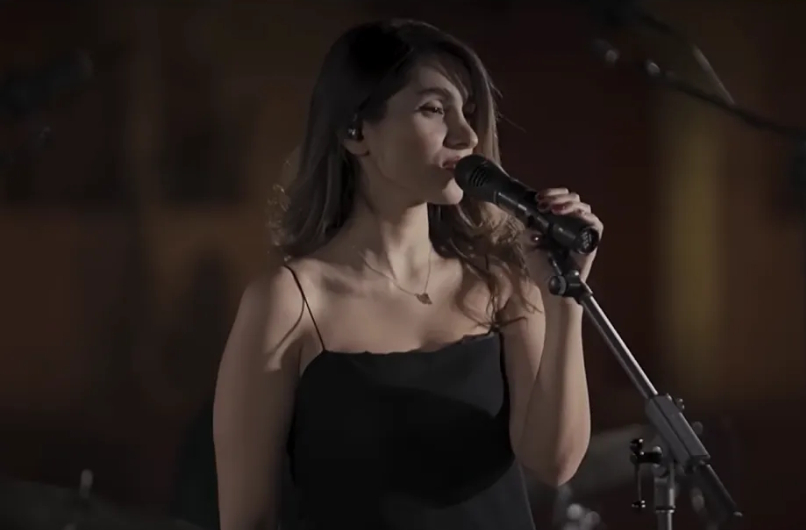 Pastaroo Ahmadi, during his concert on YouTube.