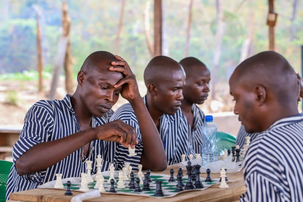 Kenyan prisoners play chess at Maranjau Prison in Murang'a