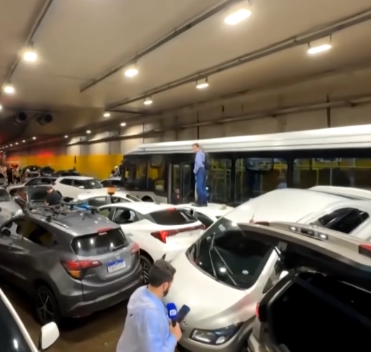 The vibrant city of S�o Paulo has been plunged into a state of panic and traffic chaos due to heavy rains