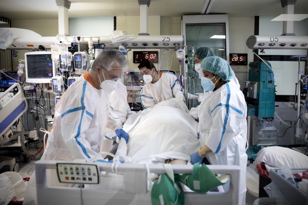 Gregorio Mara��n Hospital during the sixth wave of Covid.