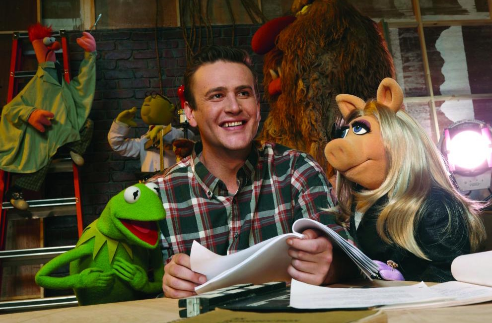 Jason Segel, Miss Piggy and Kermit the Frog.