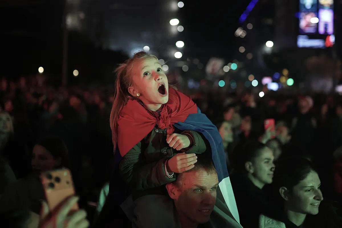 A father and daughter celebrate the victory of the Student List in Belgrade.