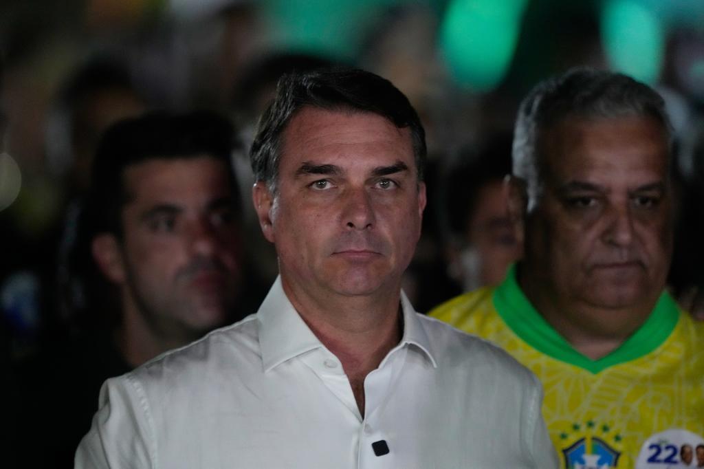 The opposition presidential candidate, Senator Fl�vio Bolsonaro